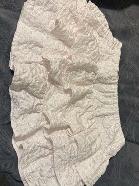 SHEIN White ruffled skirt